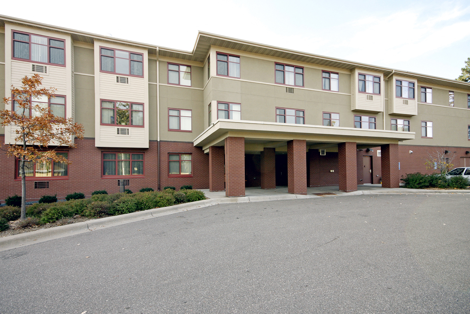 Robbins Way Apartments in Robbinsdale, MN